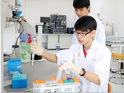 Bảo kiến tập và thực hành thí nghiệm  tại Trung tâm nghiên cứu sinh học TP Hồ Chí Minh.